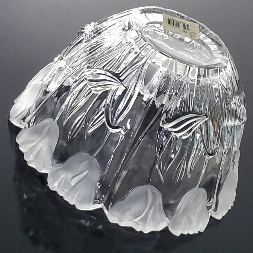 9 3/8" 24% Lead Crystal Tulip Clear Frosted Raised Bowl by Block Made in Poland - Picture 11 of 13